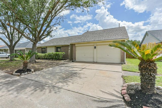 1819 Wood Orchard Dr — Hunters Point Estates