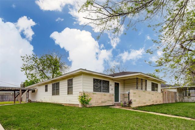 411 Burke — Red Bluff Terrace Sec 05