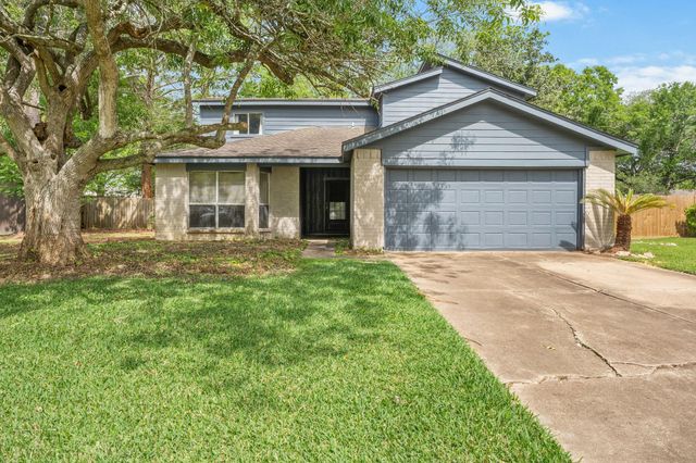 902 Essex Dr — Regency Estates 1