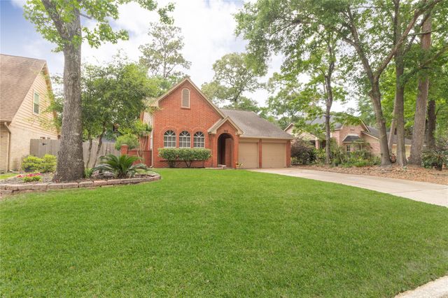 5423 Glade Estates Dr — Elm Grove Village