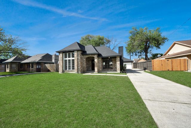 1114 N Nottingham Dr — Nottingham Country
