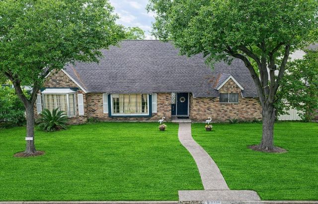 2310 Fenwood Dr — Fenwood Sec 01