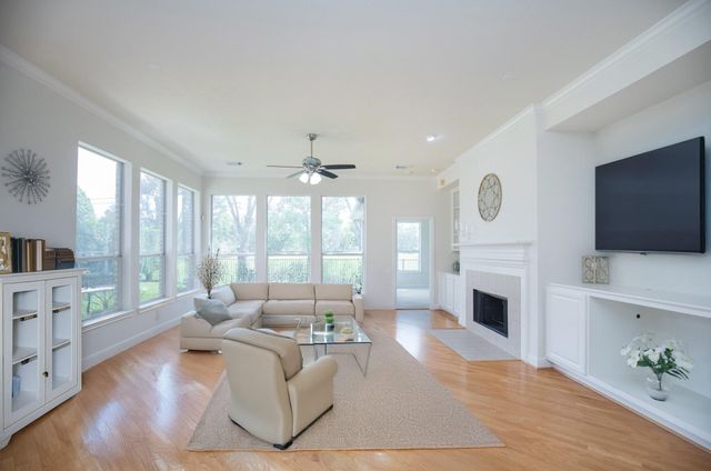 3322 McMahon Way — Sienna