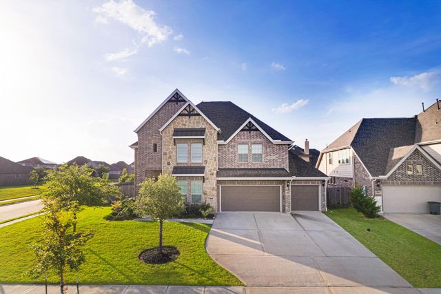 702 Westwood Dr — Westwood