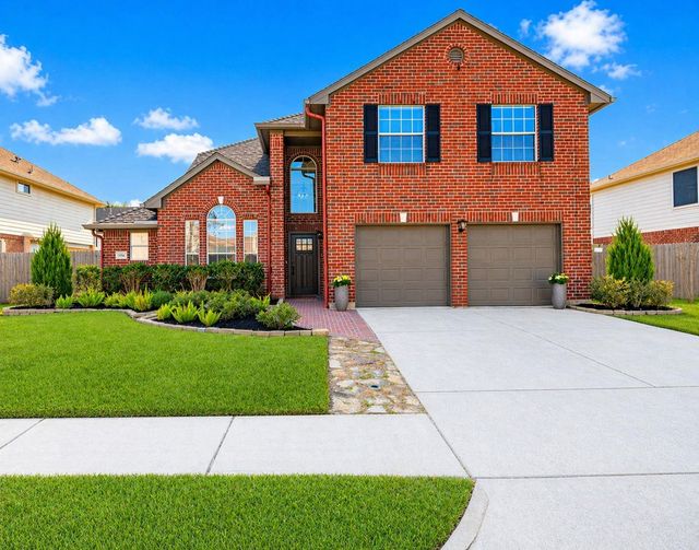 1104 Lake Shore Dr — Sunset Lakes Sec 3