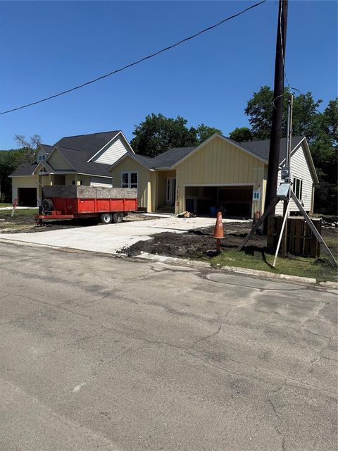 110 Harvey Blvd — Brownwood/Wooster