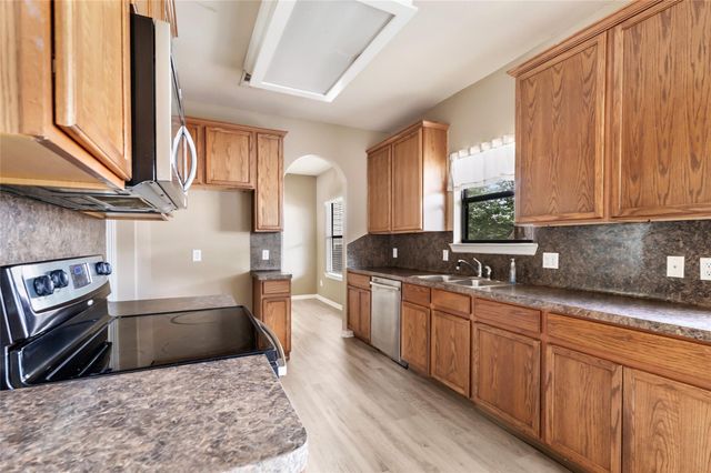808 Belvedere Dr — Foster Glen 01