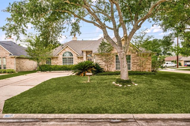 902 W Palmcrest Ct — Countryplace
