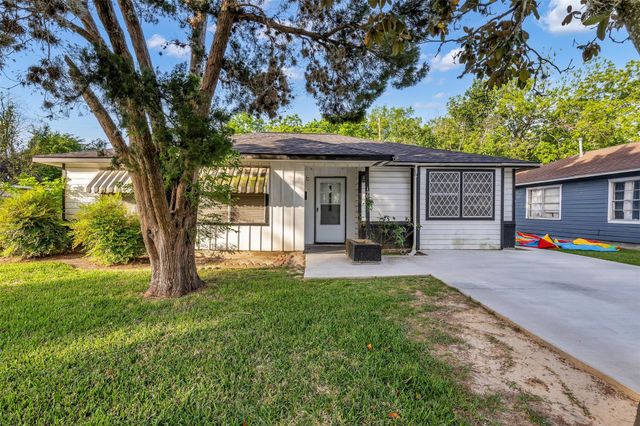 1901 Texoma St — Central Heights Sec 02