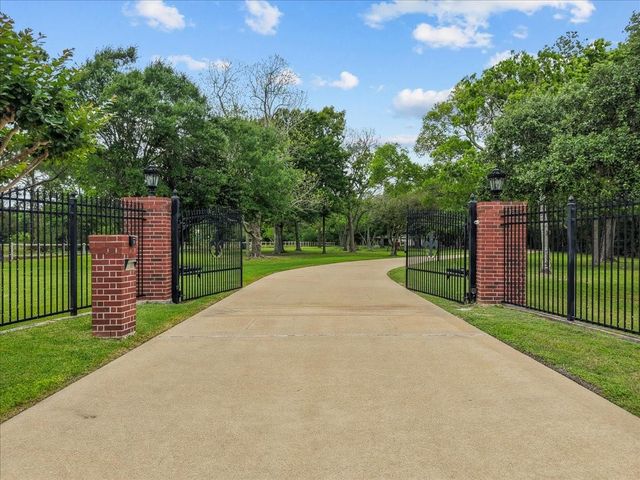 1252 Briar Creek Dr — Casa De Grace 2002