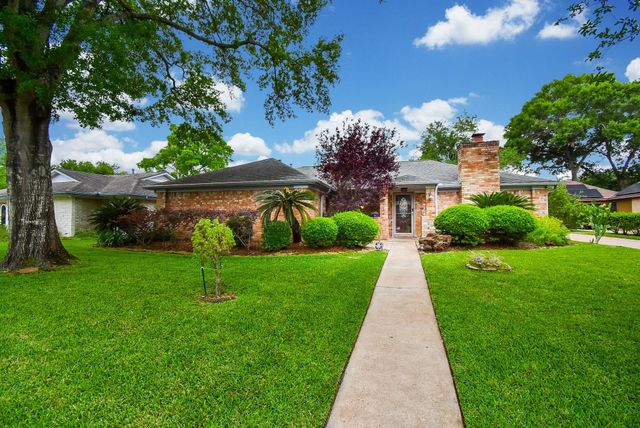 3007 Bonney Briar Dr — Quail Valley