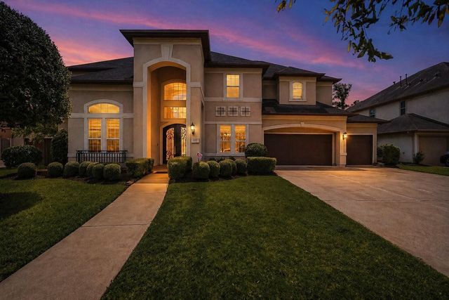 6011 Abercombie Ln — Riverstone
