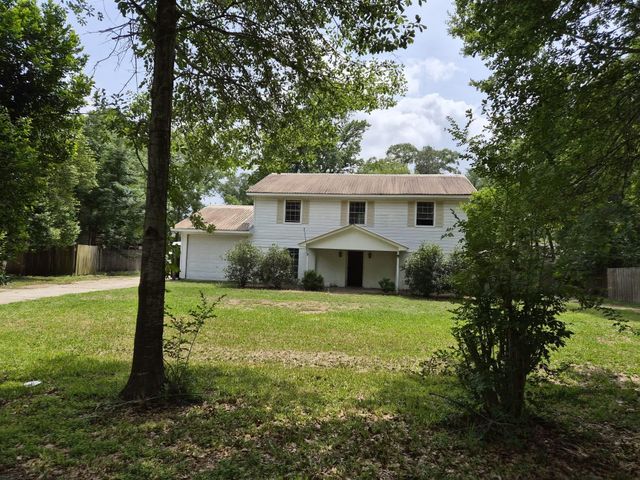 916 Brook Forest Dr — Riverbrook-Forest Hls Grn