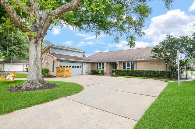 2106 Glenn Lakes Ln — Quail Valley Glenn Lakes