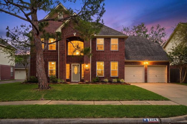7114 Trimstone Dr — Village Grove Sec 05