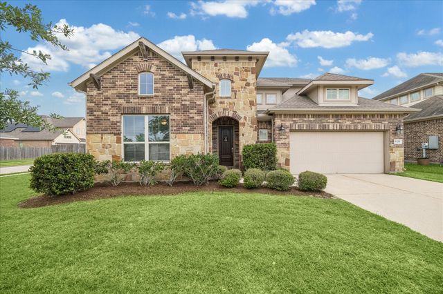 6228 Watford Dr — Westwood