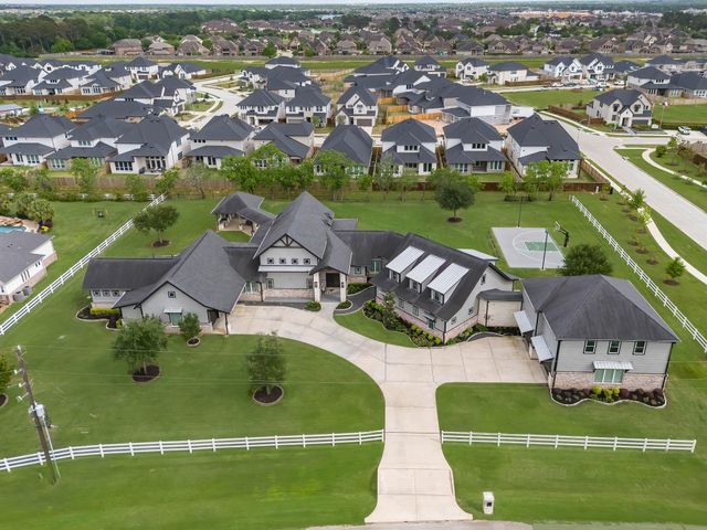 26009 Hunter Ln — G W Cartwright
