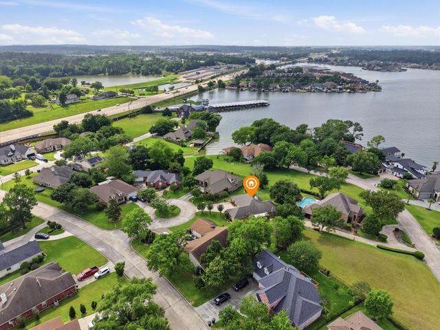 107 Forest Ct — April Sound