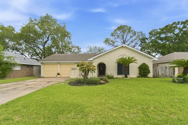 5007 W Plum St — Willowcrest Pearland