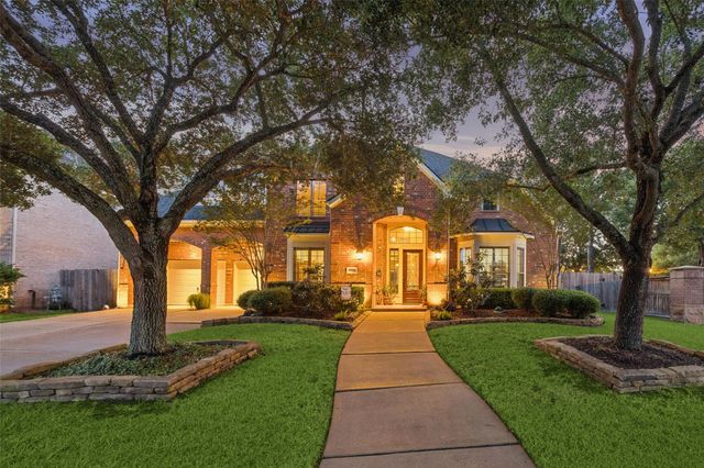 3902 Trailstone Ln — Grand Lakes