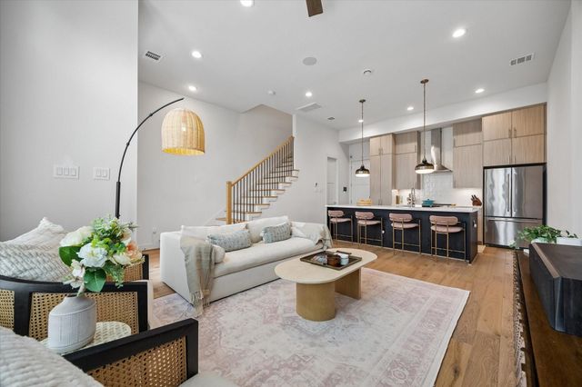 2410 Gray St — Point East