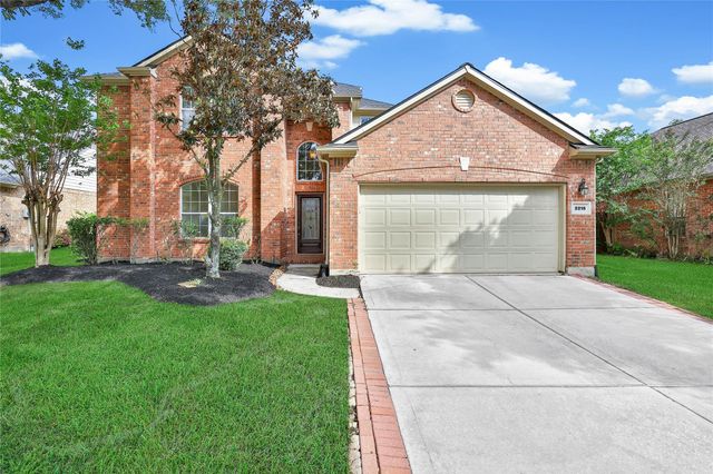 2215 Two Trail Dr — Bradbury Forest Sec 01