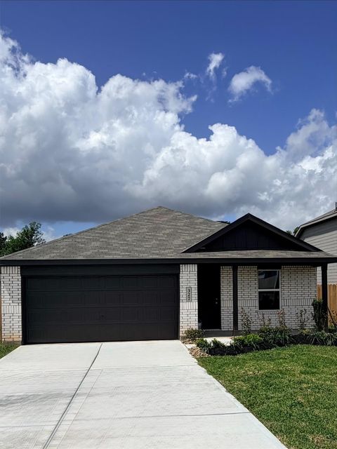 327 Parkin Ct — Lakes at Crockett Martin