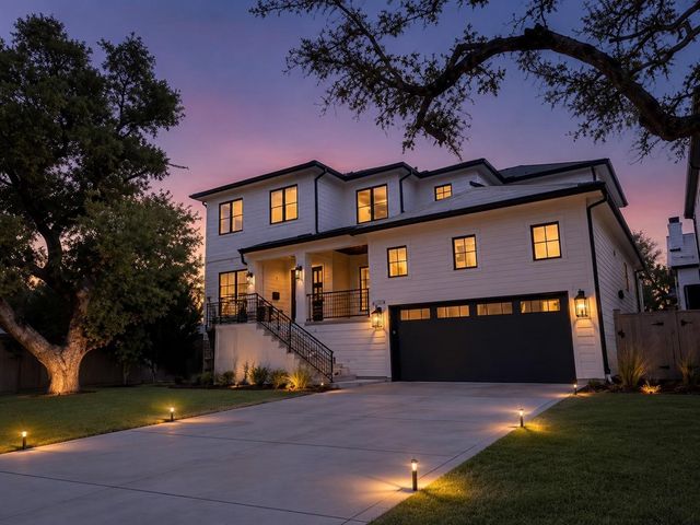 3021 Blue Bonnet Blvd — Southern Oaks