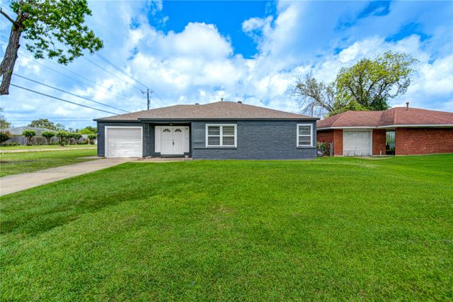 7318 Hummingbird Ln — South Acre Manor