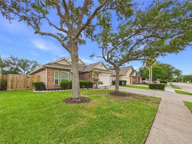 1734 Roaring Springs Ln — Kirby Lake
