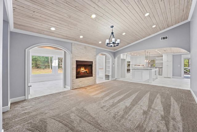 2920 Superior Rd — Weaver Manor