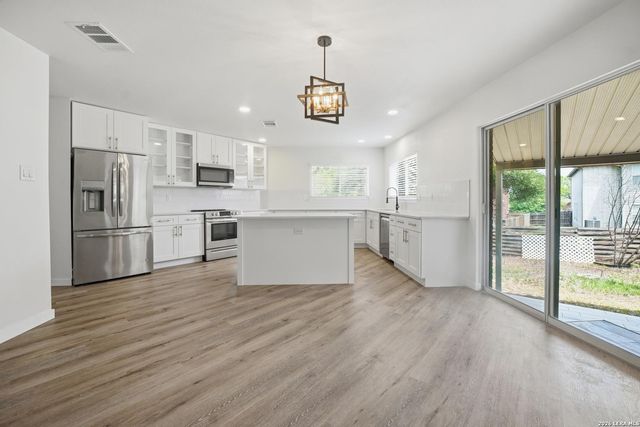 2704 ASHLEY MDW — Ashley Place