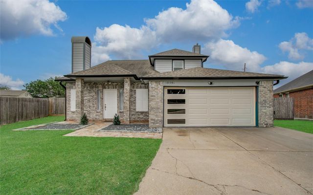 19351 Larissa Dr — Strathmore Sec 01