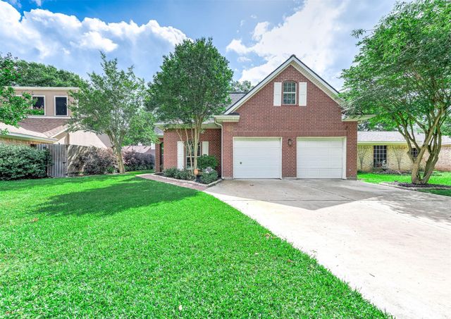 2618 Village Ct — Village Green West