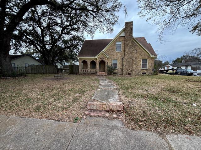 203 W Park Ln — Pasadena Place