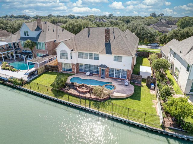 1907 Waterside Dr — Brightwater Point Estates Sec 1