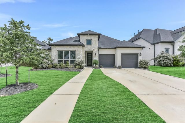11927 Carillon Forest Dr — Groves Sec 31
