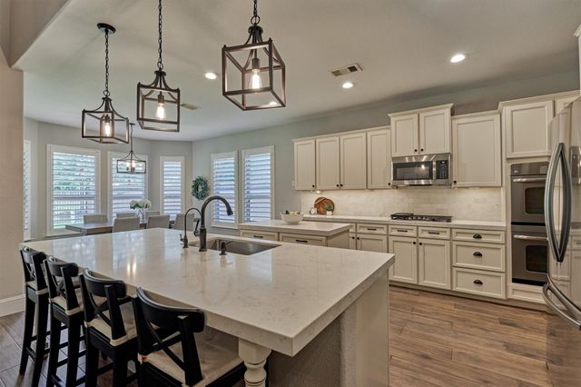 155 W Wading Pond Cir — The Woodlands Creekside Park West 08