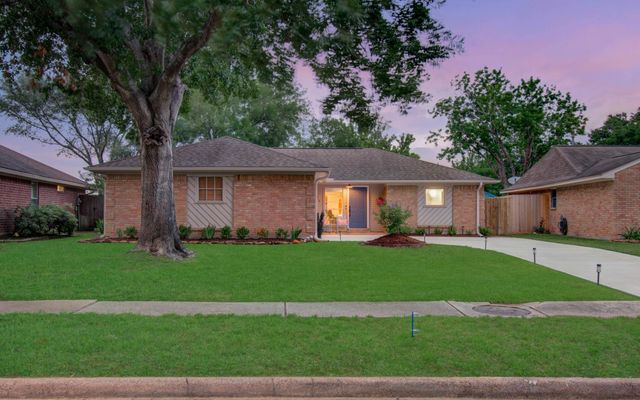 12218 Tawakom Dr — Three Lakes Sec 01