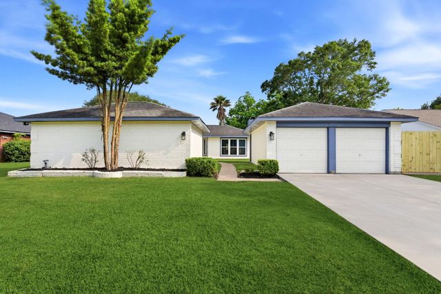 621 W Castle Harbour Dr — Sunmeadow