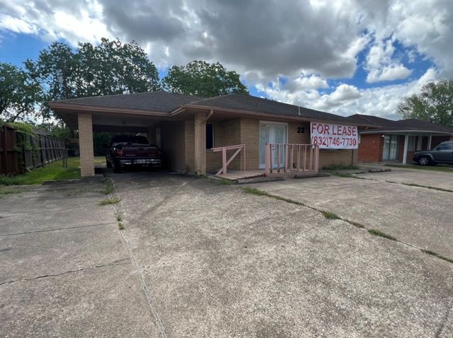 2207 Strawberry Rd — Strawberry Hill Sec 01