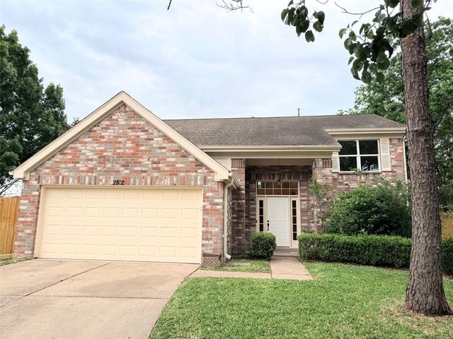 2802 Sunshine Cir — Lakefield