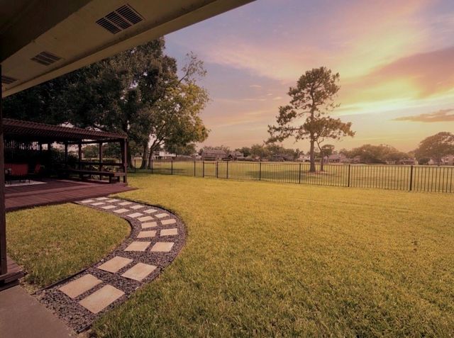 7215 Creek Crest Dr — Hearthstone