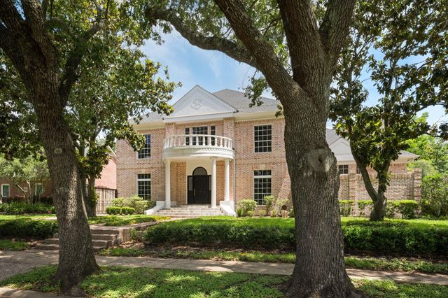 93 Greensward Ln — Sweetwater