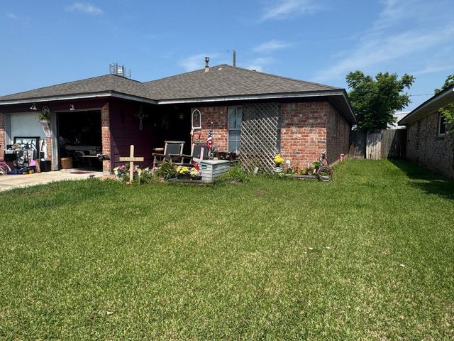 1609 Canary Cir — Clear Creek Heights