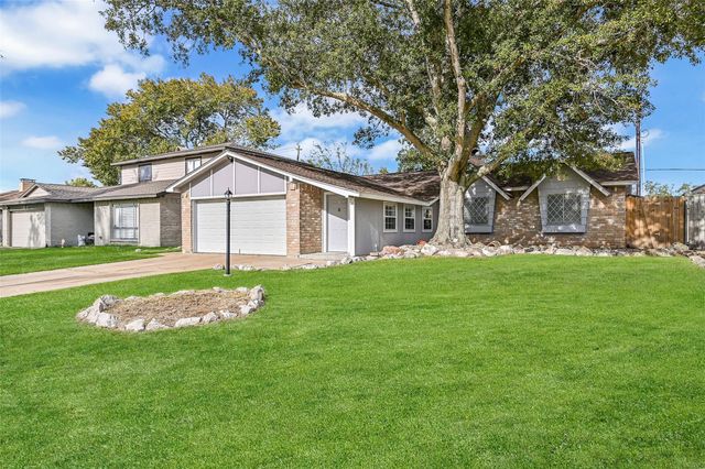 16823 Bougainvilla Ln — Forest Bend