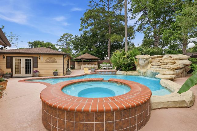 7010 River Mill Dr — Oakwood Glen Sec 01