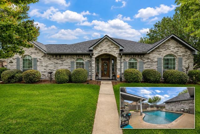 312 Torrey Ct — The Meadows