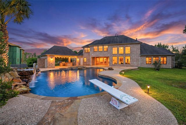 8802 Saxonwood Ct — Royal Lakes Estates Sec 2