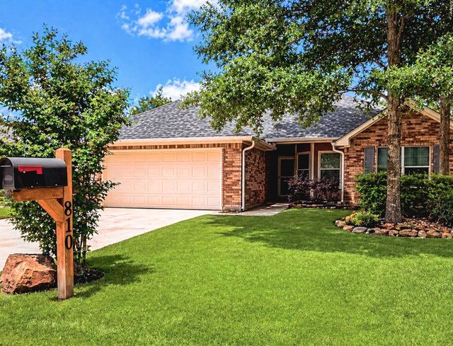 810 Springwood Dr — Lake Chateau Woods